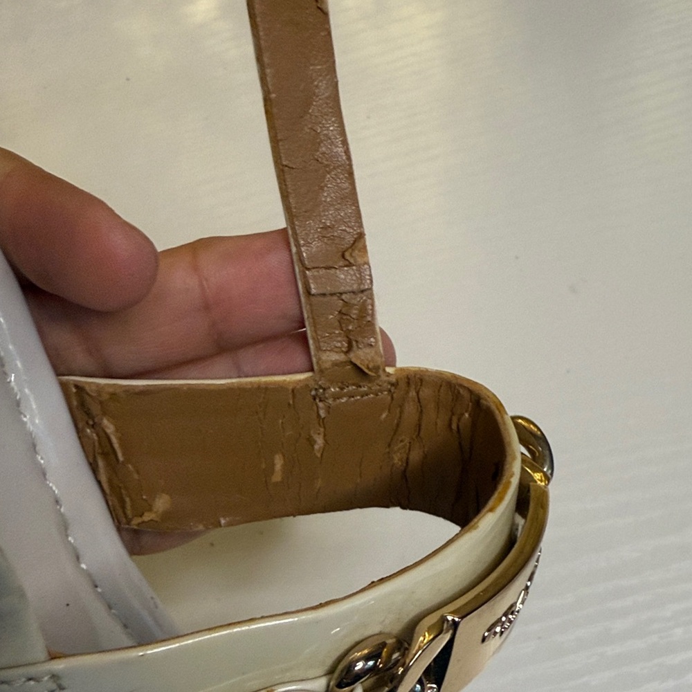 Coach Caterine patent leather Beige and Cream Sandals with Gold Details - Picture 9 of 11